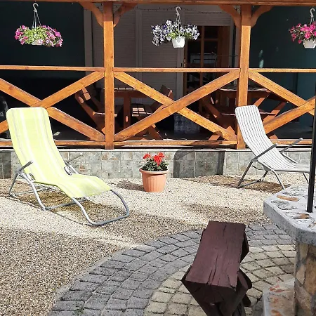 Azur Vendeghaz 度假居 *